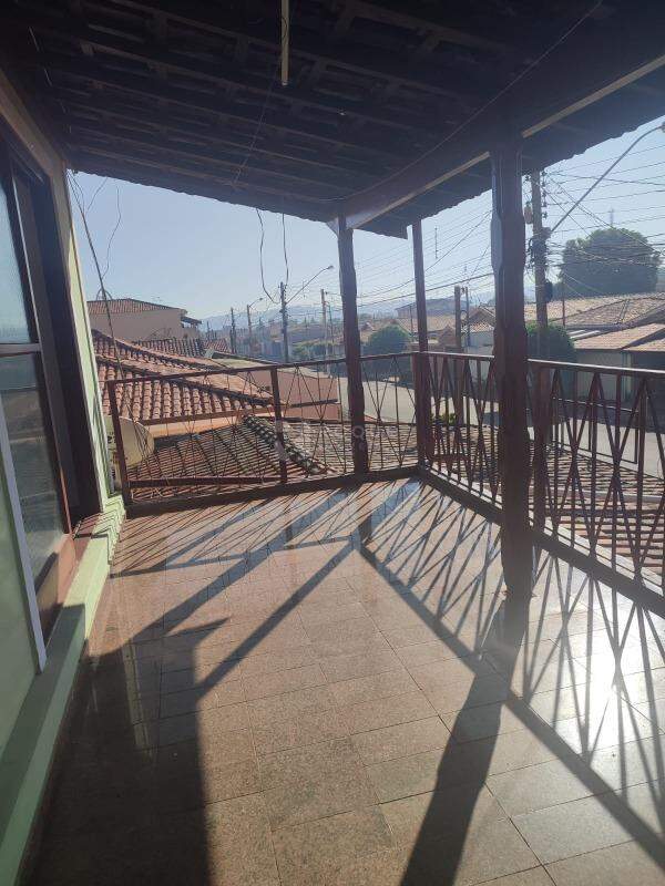 Casa Comercial à venda no bairro PARQUE CESARINO BORBA: 