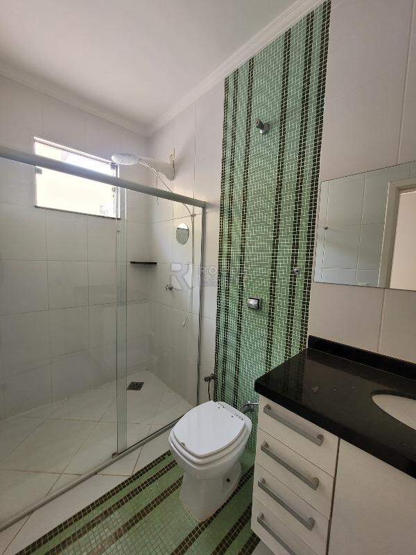 Casa em condomínio para aluguel no bairro Parque Residencial Roland: WC suíte 2