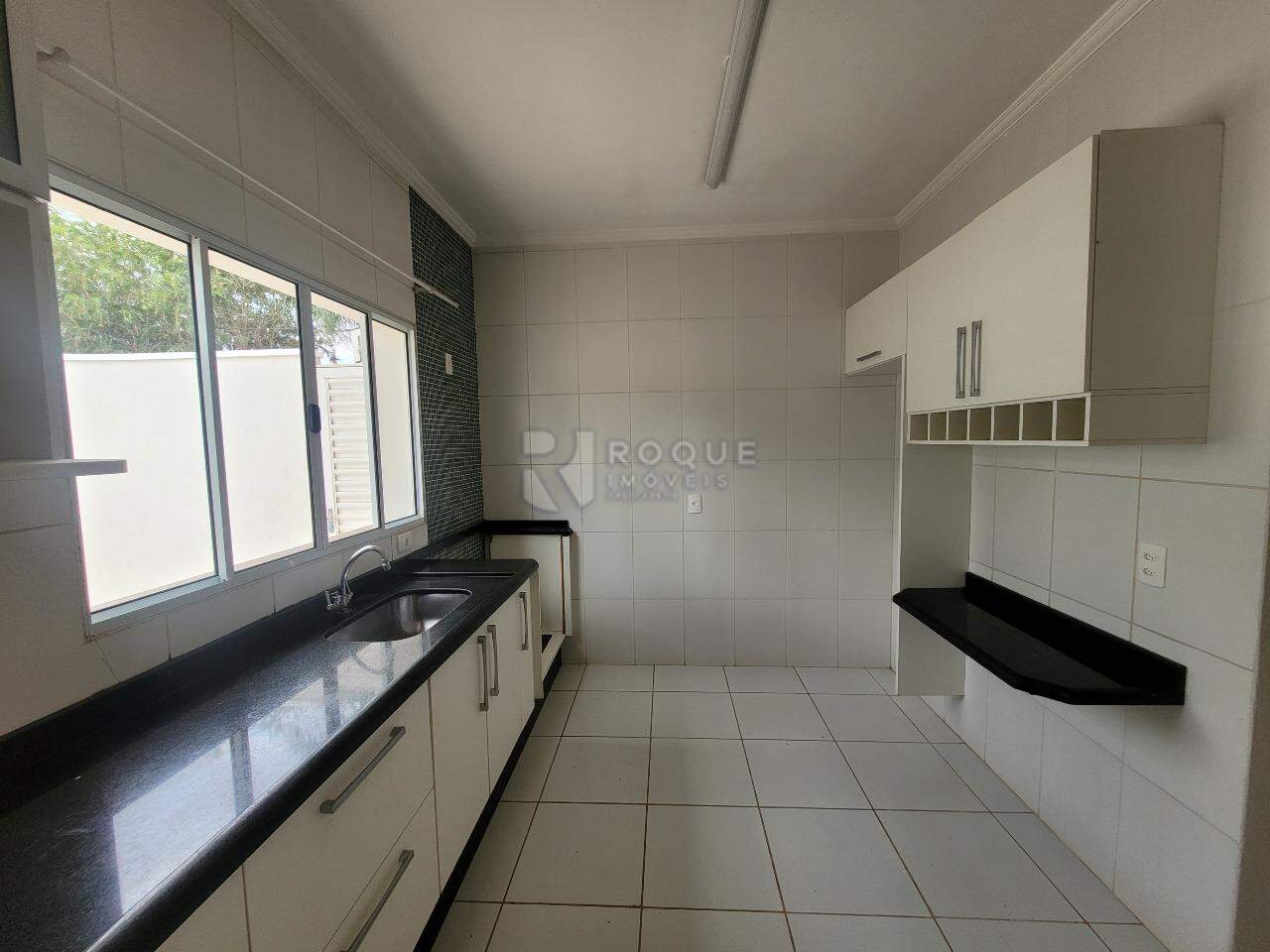 Casa em condomínio para aluguel no bairro Parque Residencial Roland: Cozinha