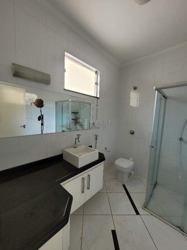 Casa em condomínio para aluguel no bairro Parque Residencial Roland: WC suíte 3