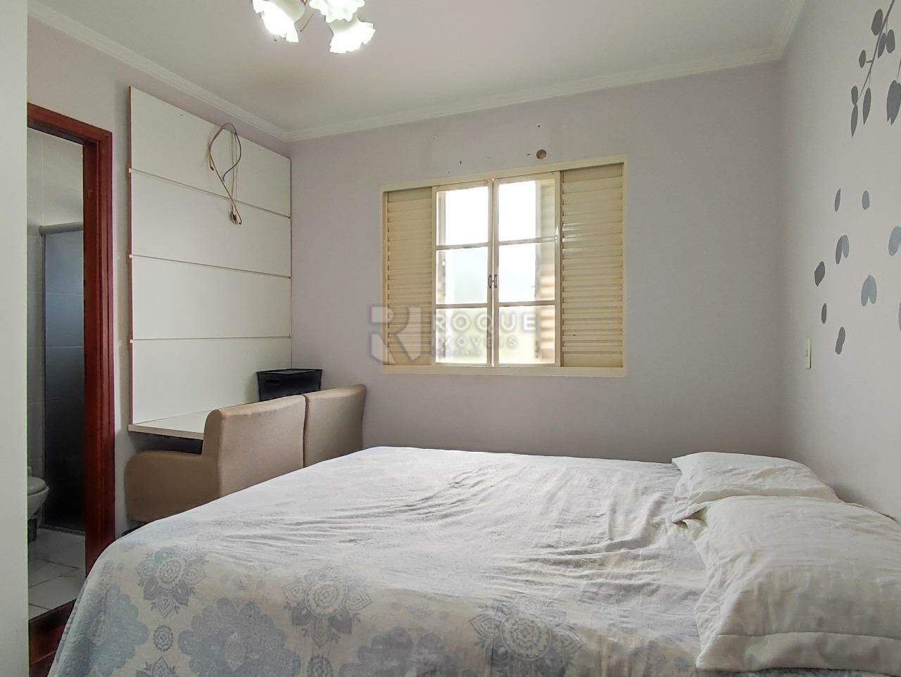 Casa Residencial à venda no bairro Jardim São Roque: SUÍTE