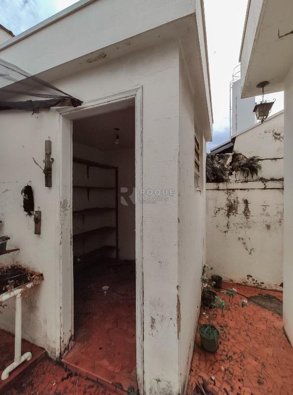 Casa Comercial para aluguel no bairro Centro: Fundo 