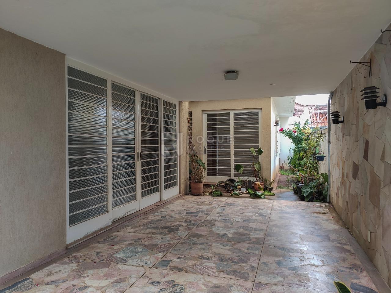 Casa Comercial para aluguel no bairro Centro: Garagem 