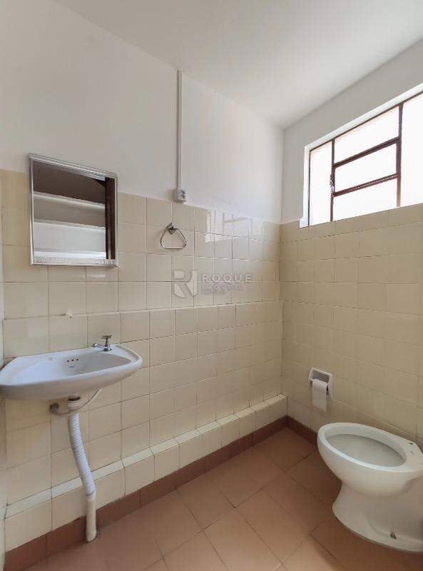 Casa Residencial para aluguel no bairro Cidade Jardim: WC fundo
