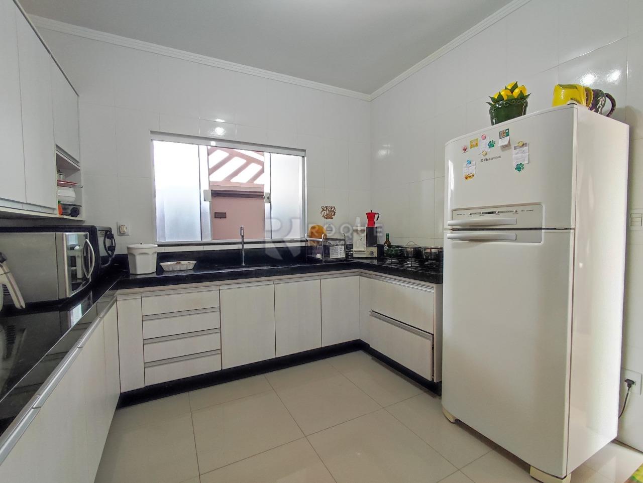Casa Residencial à venda no bairro Jardim Ipanema: COZINHA