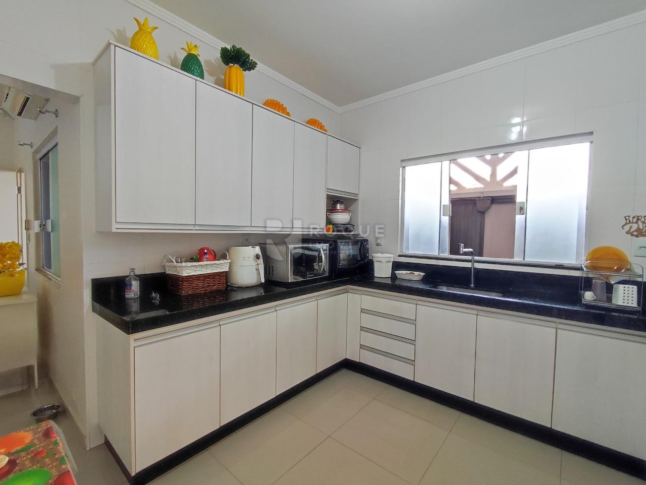 Casa Residencial à venda no bairro Jardim Ipanema: COZINHA