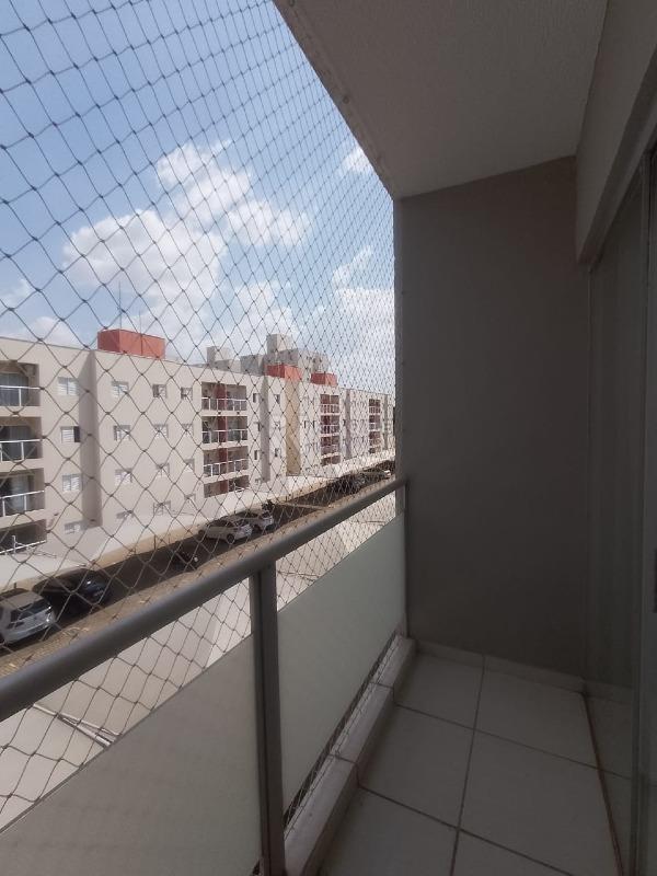 Apartamento à venda no bairro Chácaras Antonieta: Sacada