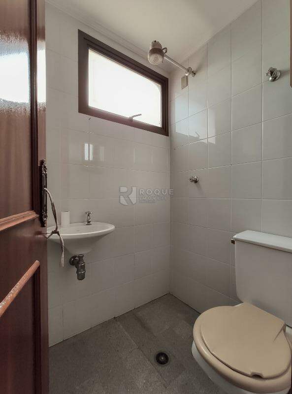 Apartamento para aluguel no bairro Centro: WC fundo