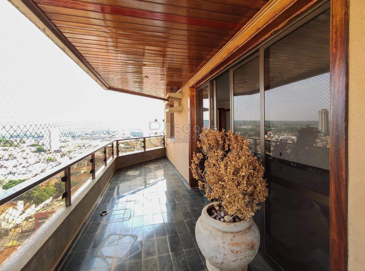 Apartamento para aluguel no bairro Centro: Sacada 