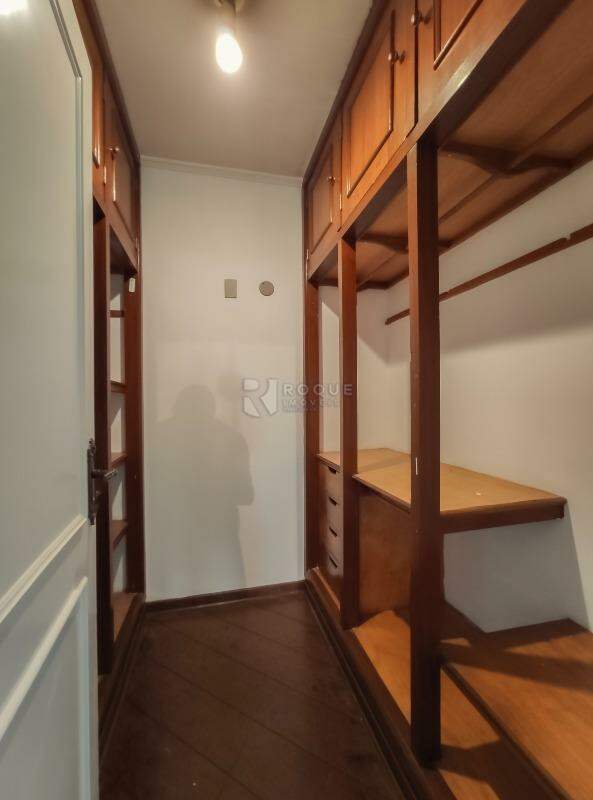 Apartamento para aluguel no bairro Centro: Closet suíte