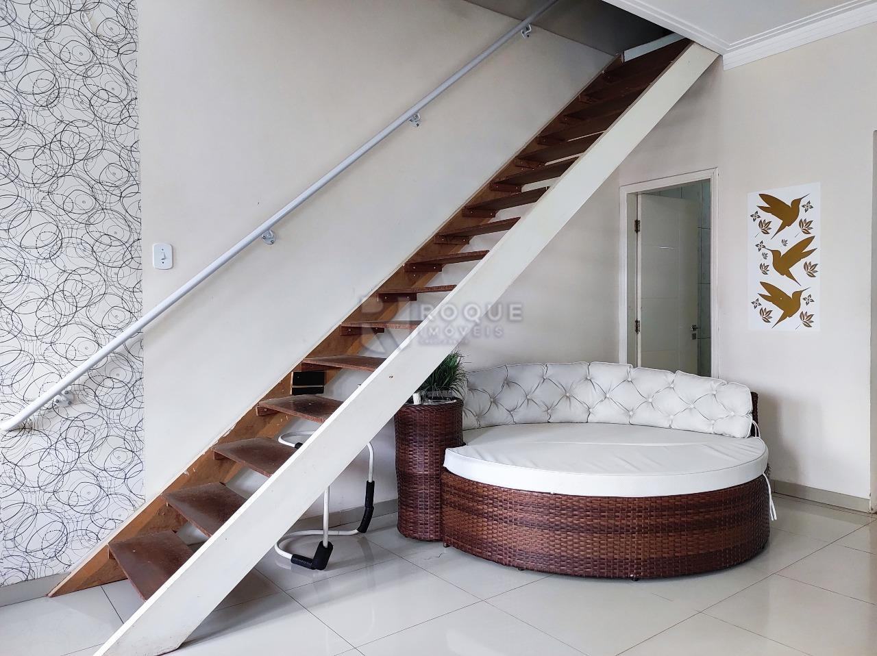 Casa Residencial à venda no bairro Parque Pompeo: ACESSO PISO SUPERIOR