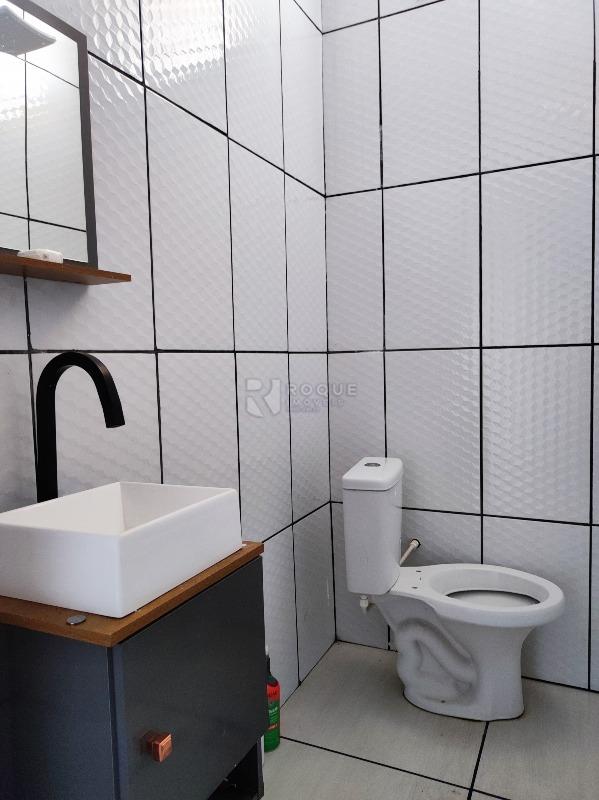 Casa Residencial à venda no bairro Parque Pompeo: BANHEIRO SOCIAL EDÍCULA