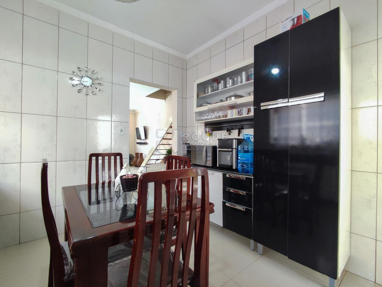 Casa Residencial à venda no bairro Parque Pompeo: COZINHA