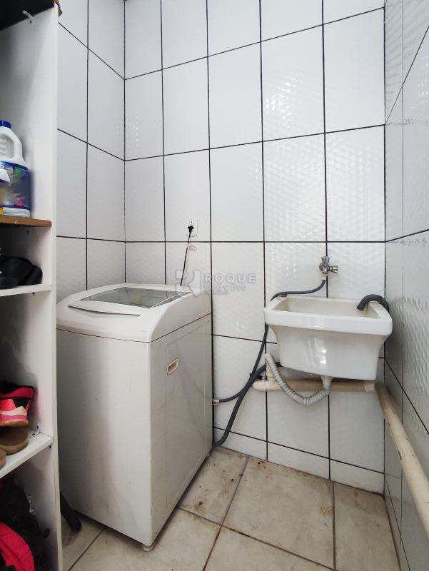 Casa Residencial à venda no bairro Parque Pompeo: LAVANDERIA