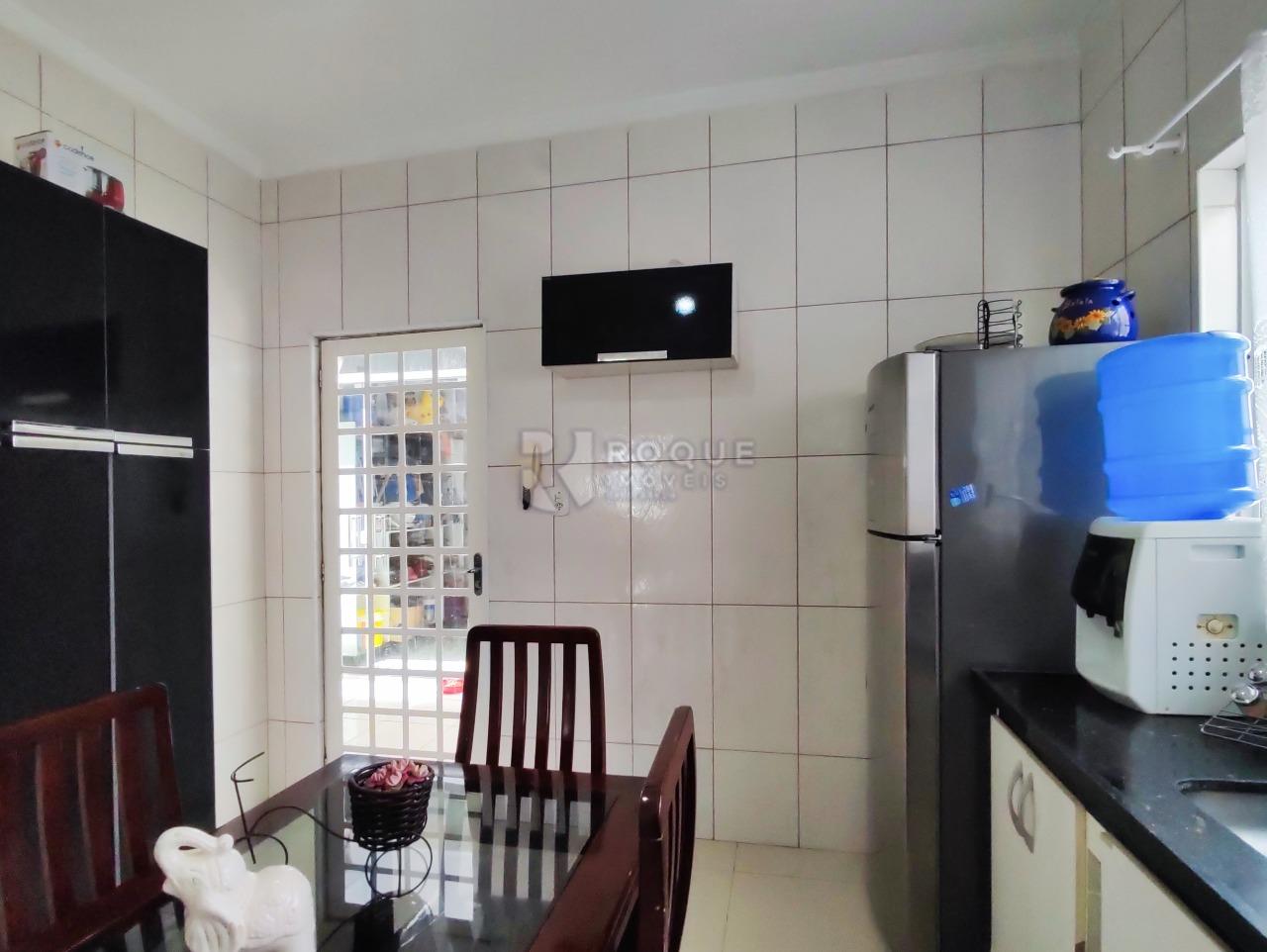 Casa Residencial à venda no bairro Parque Pompeo: COZINHA