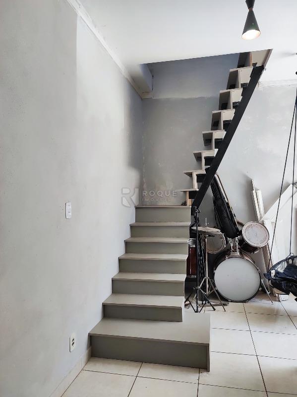 Casa Residencial à venda no bairro Parque Pompeo: ACESSO PISO SUPERIOR EDÍCULA