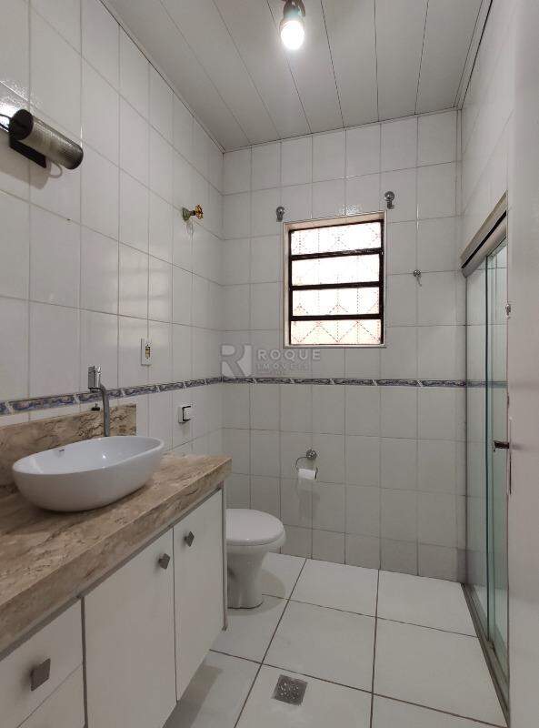 Casa Residencial para aluguel no bairro Vila Claudia: WC social 