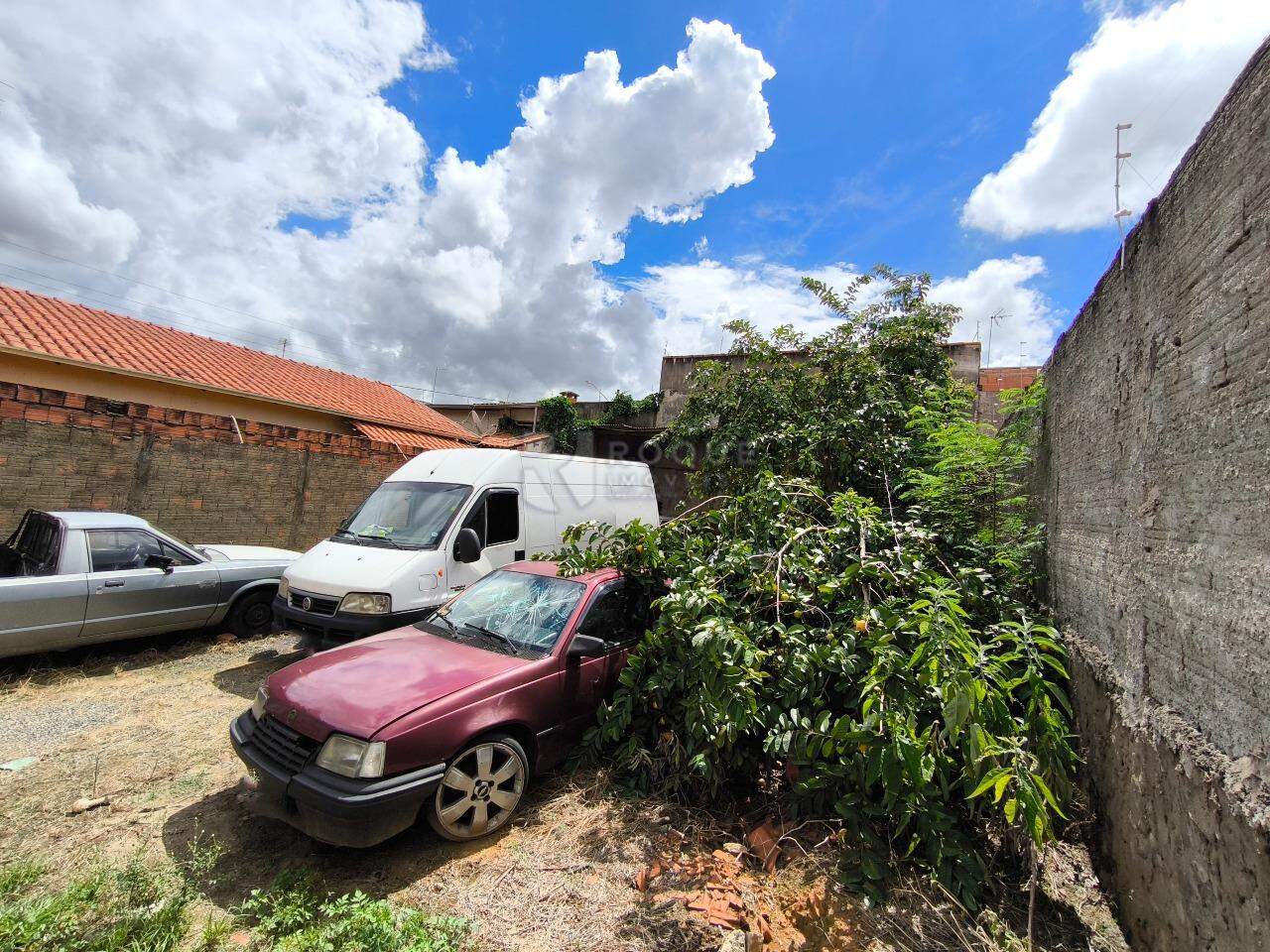 Terreno à venda no bairro Vila Claudia: 