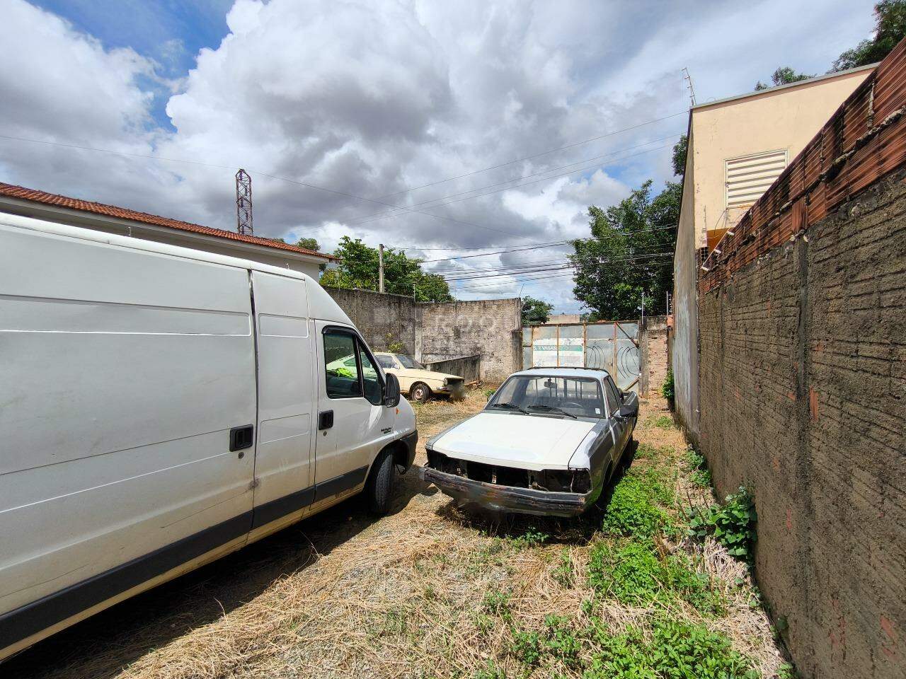 Terreno à venda no bairro Vila Claudia: 