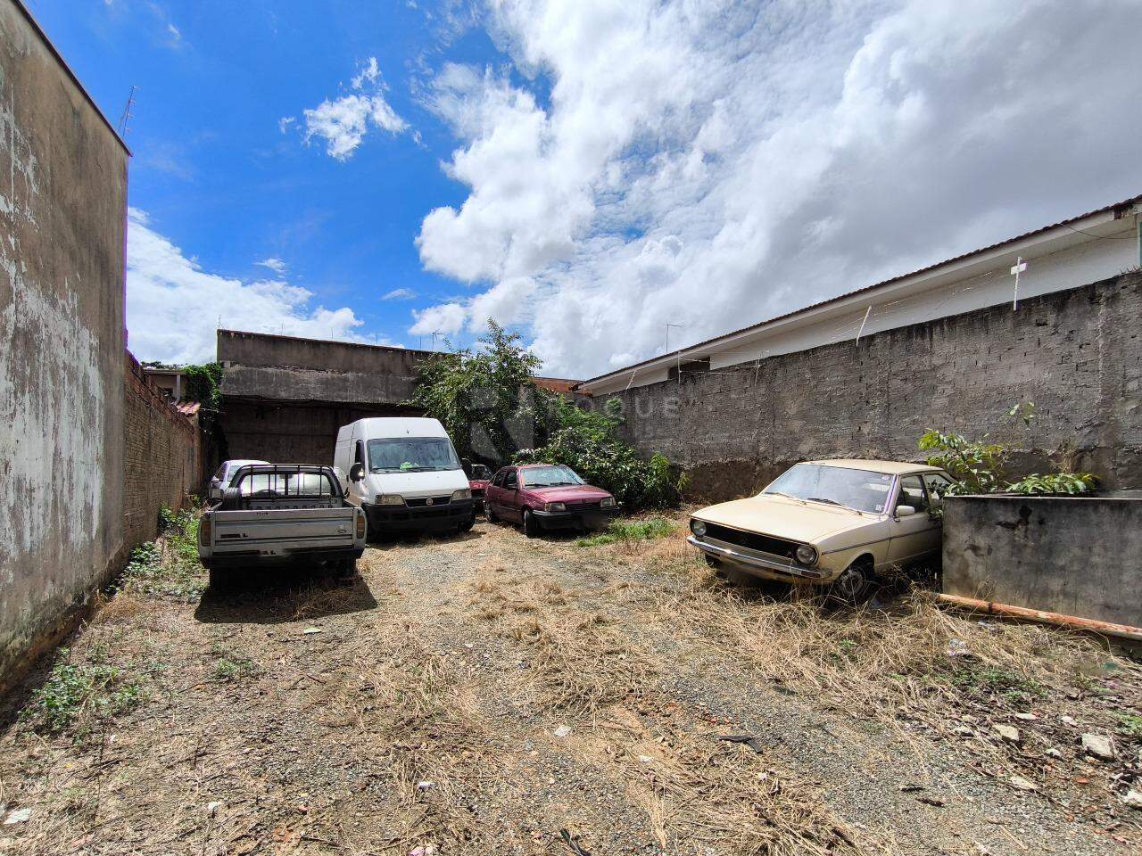 Terreno à venda no bairro Vila Claudia: 
