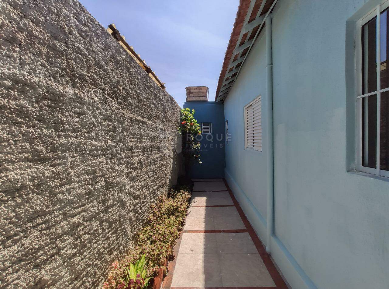 Casa Residencial para aluguel no bairro Vila São João: Corredor lateral 