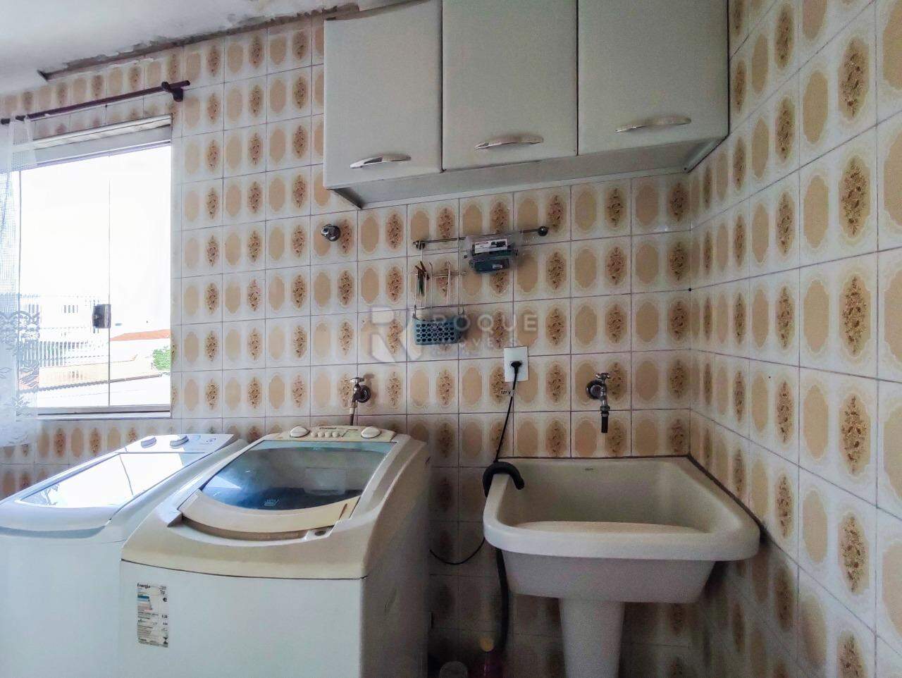 Apartamento à venda no bairro Vila Anita: LAVANDERIA