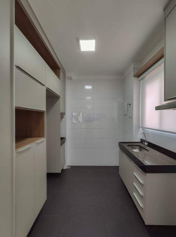 Apartamento para aluguel no bairro Graminha: Cozinha 