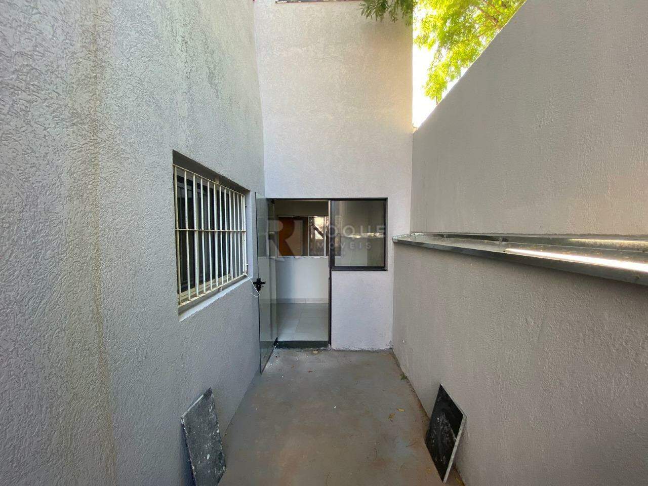 Casa Residencial para aluguel no bairro Jardim Cidade Universitária I: Corredor lateral