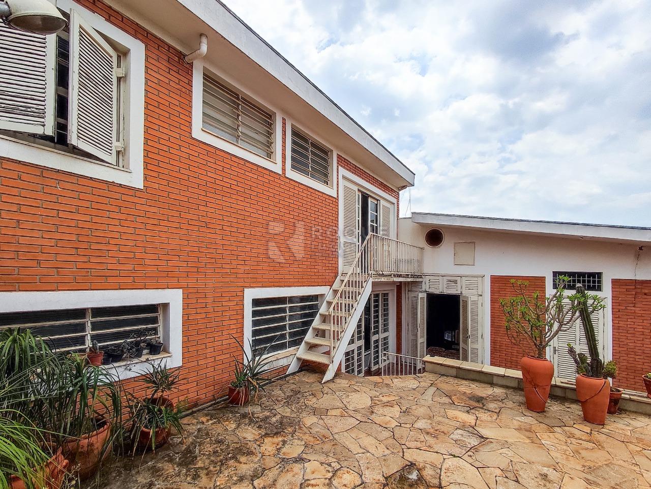 Casa Residencial à venda no bairro Vila Claudia: FUNDOS