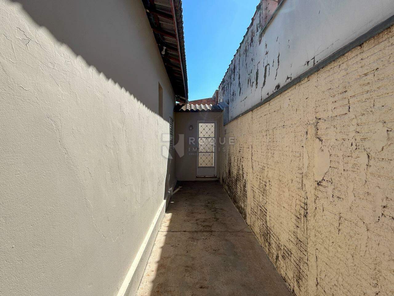 Casa Residencial para aluguel no bairro Jardim Ouro Verde: Corredor 