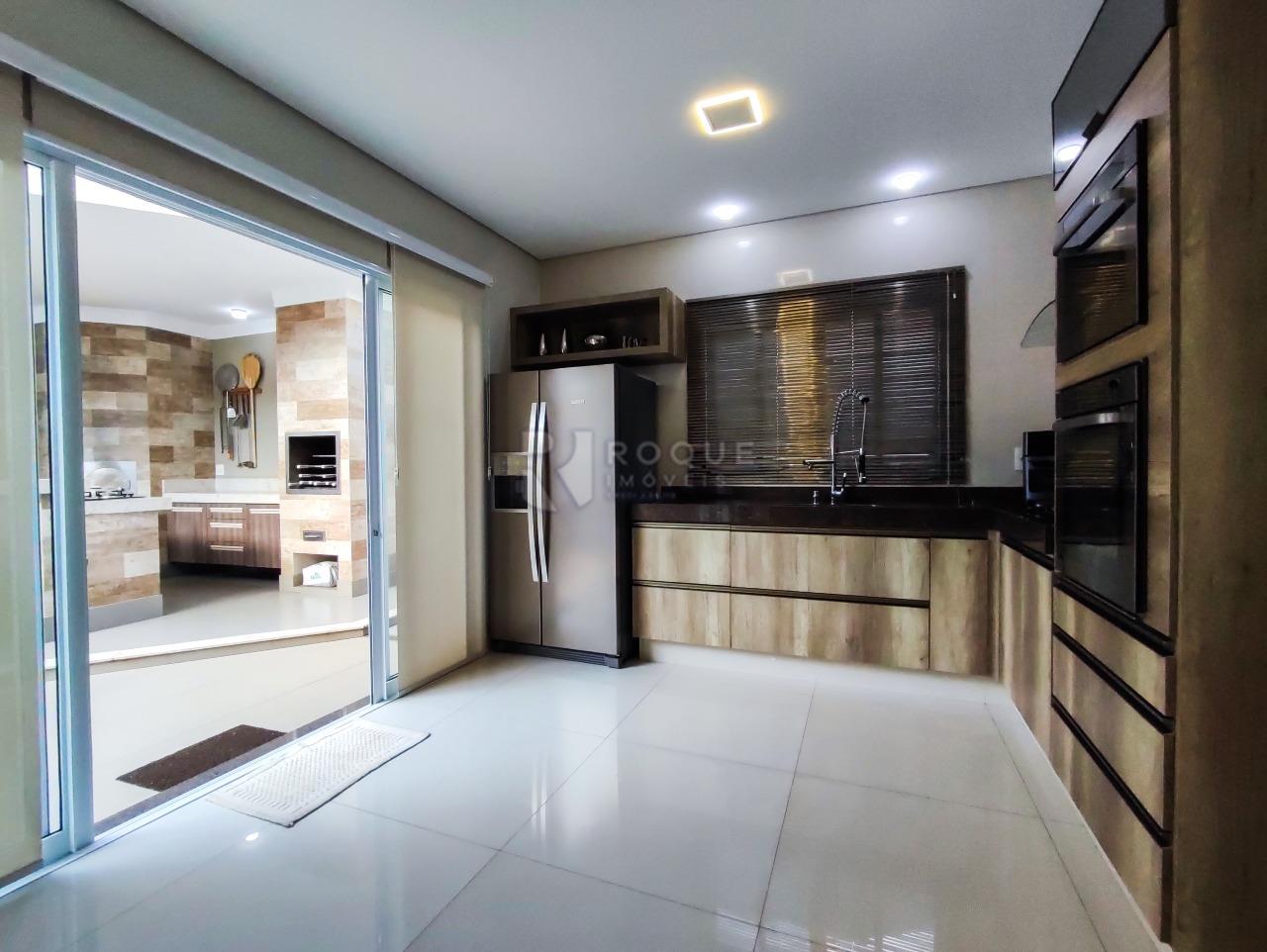 Casa em condomínio à venda no bairro Terras de São Bento II: COZINHA