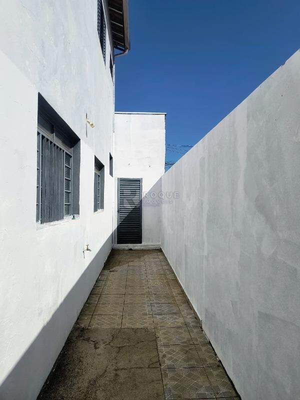 Casa Residencial para aluguel no bairro Jardim Residencial Dona Santina Paroli Peccinini: Corredor 