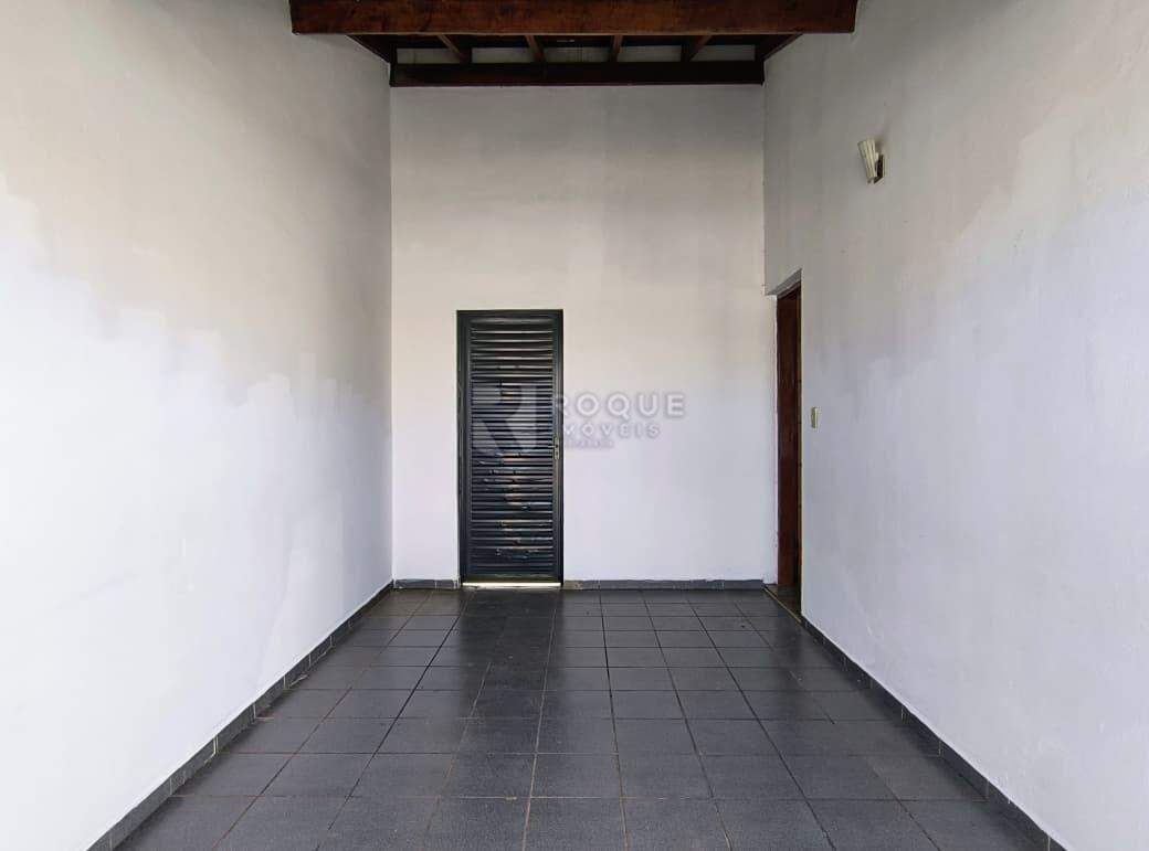 Casa Residencial para aluguel no bairro Jardim Residencial Dona Santina Paroli Peccinini: Garagem