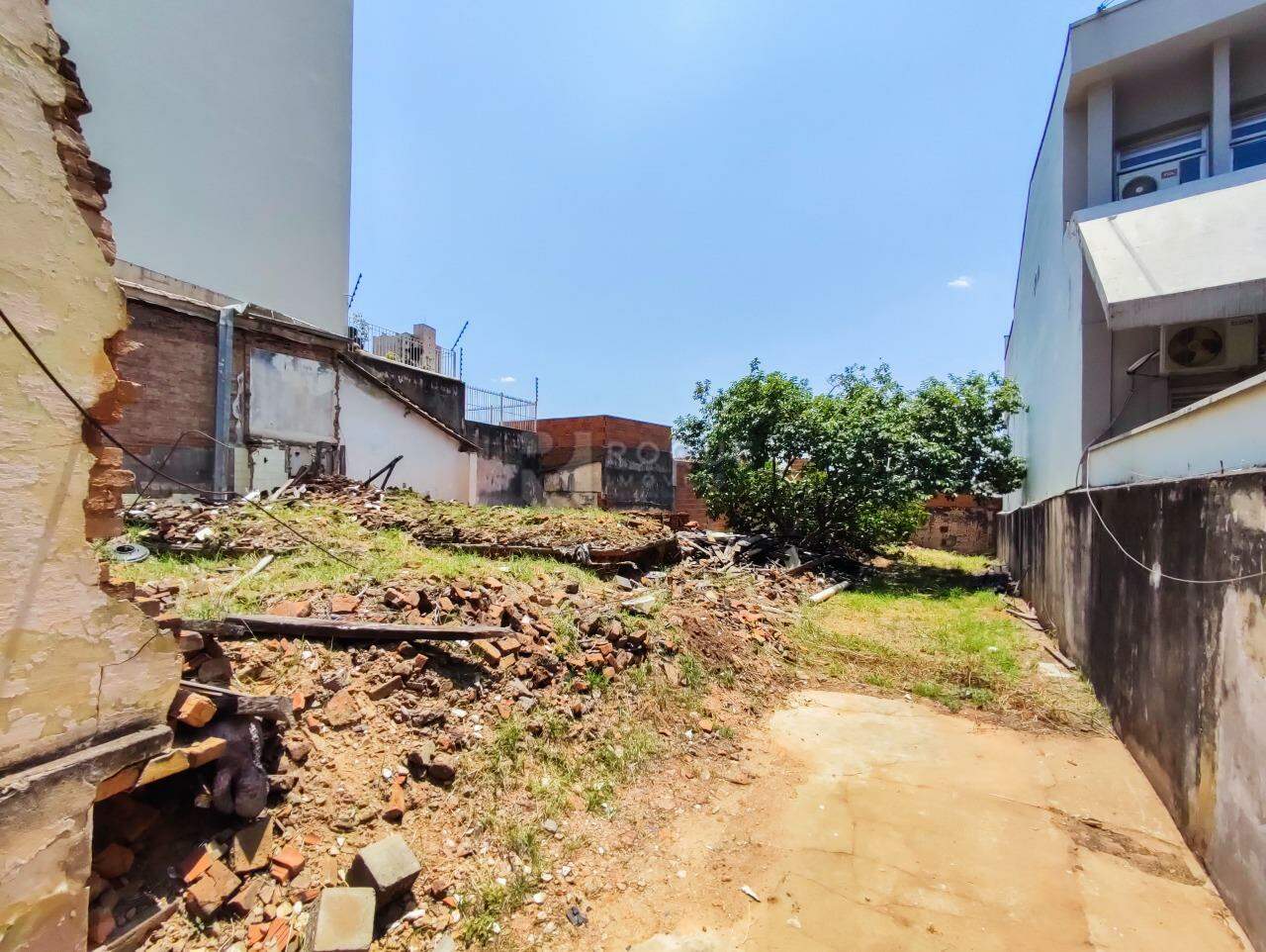 Terreno à venda no bairro Centro: 