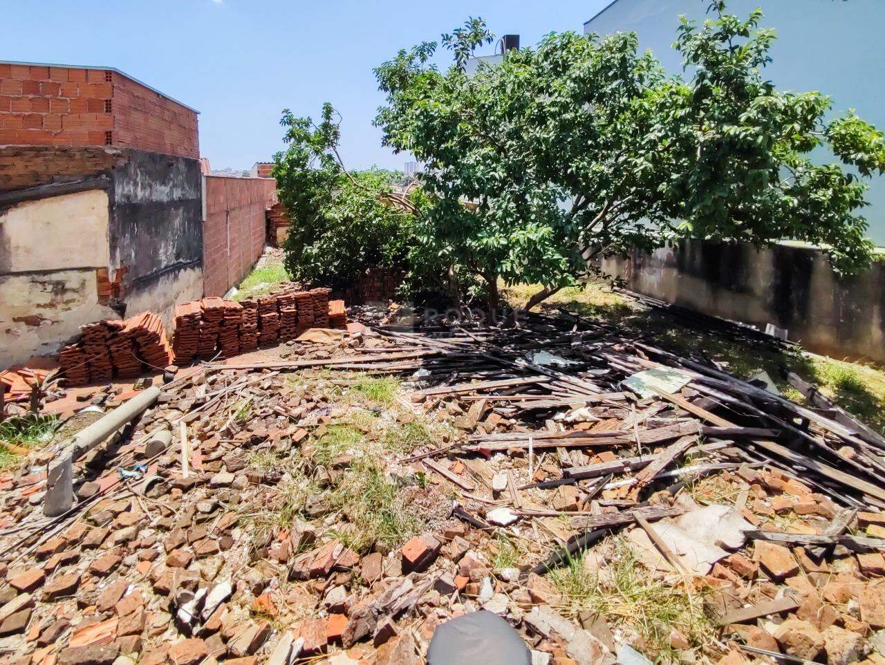 Terreno à venda no bairro Centro: 