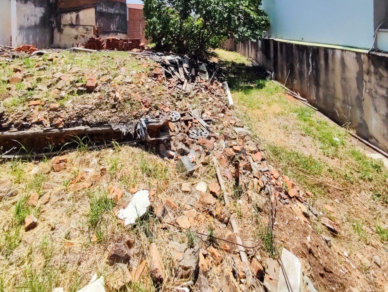 Terreno à venda no bairro Centro: 