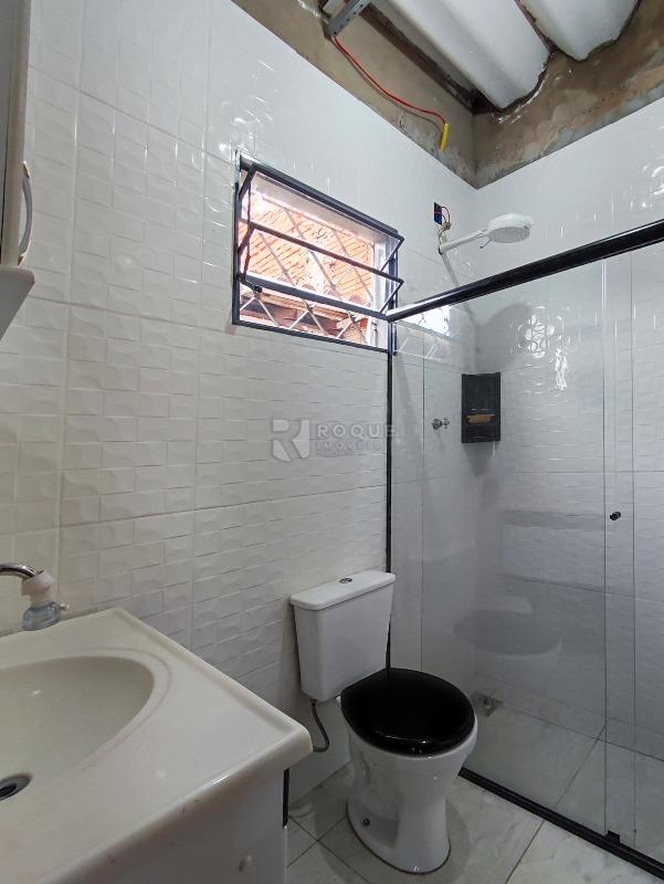 Casa Residencial à venda no bairro Vila Queiroz: BANHEIRO SOCIAL EDÍCULA