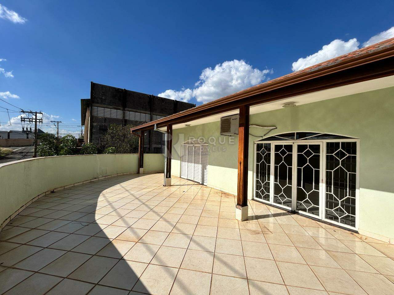 Casa Comercial para aluguel no bairro Jardim Glória: Sacada