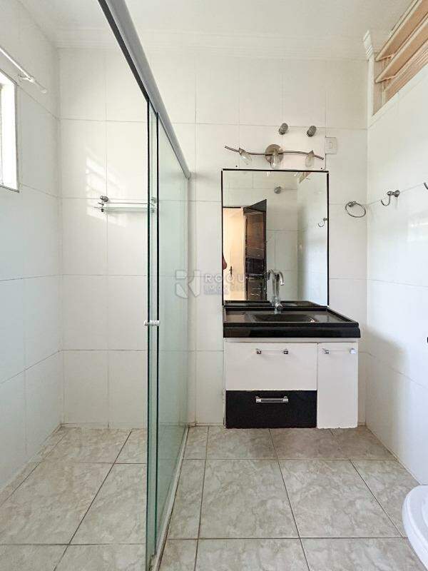Casa Comercial para aluguel no bairro Jardim Glória: WC suíte