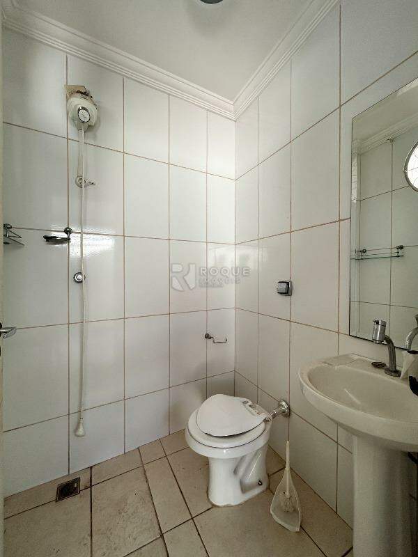 Casa Comercial para aluguel no bairro Jardim Glória: WC social externo