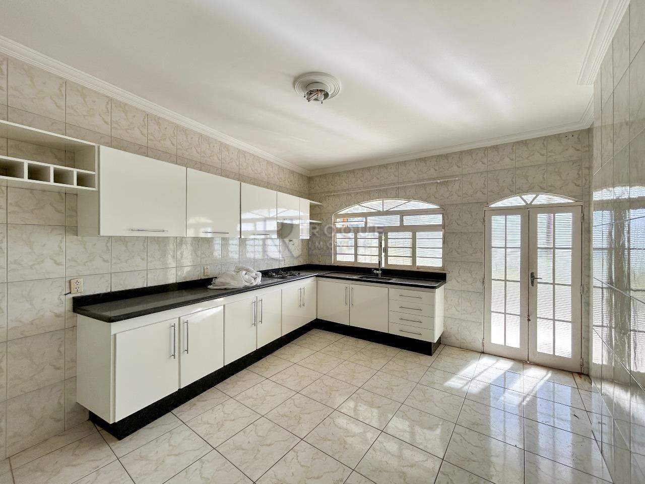 Casa Comercial para aluguel no bairro Jardim Glória: Cozinha