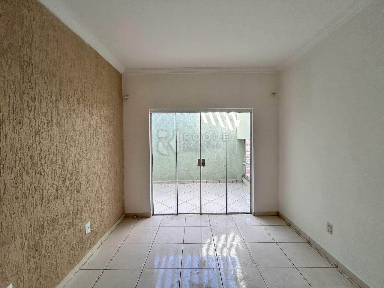 Casa Comercial para aluguel no bairro Jardim Glória: Sala de TV