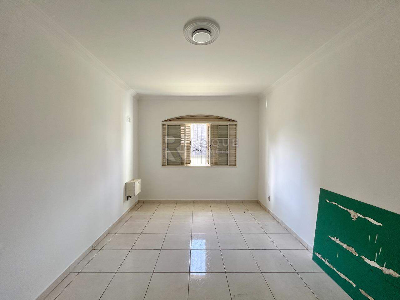 Casa Comercial para aluguel no bairro Jardim Glória: Dormitório 3 suíte