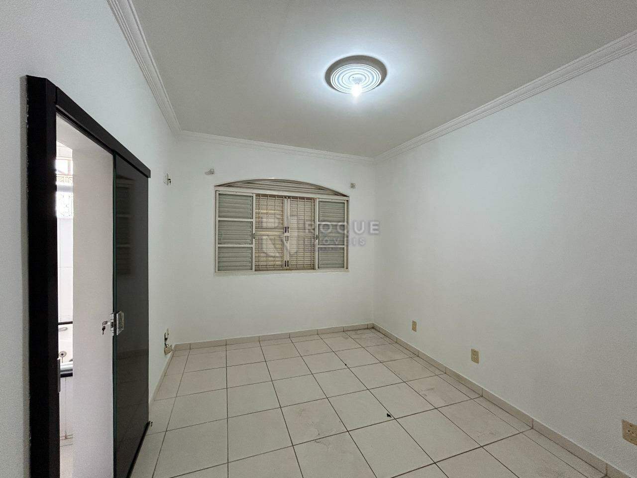 Casa Comercial para aluguel no bairro Jardim Glória: Dormitório 2 demi-suíte