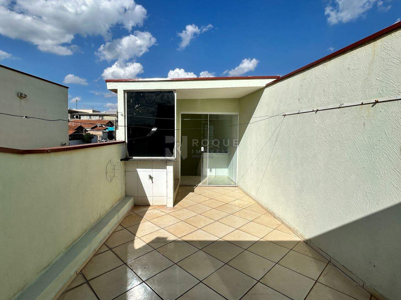 Casa Comercial para aluguel no bairro Jardim Glória: Área de serviço