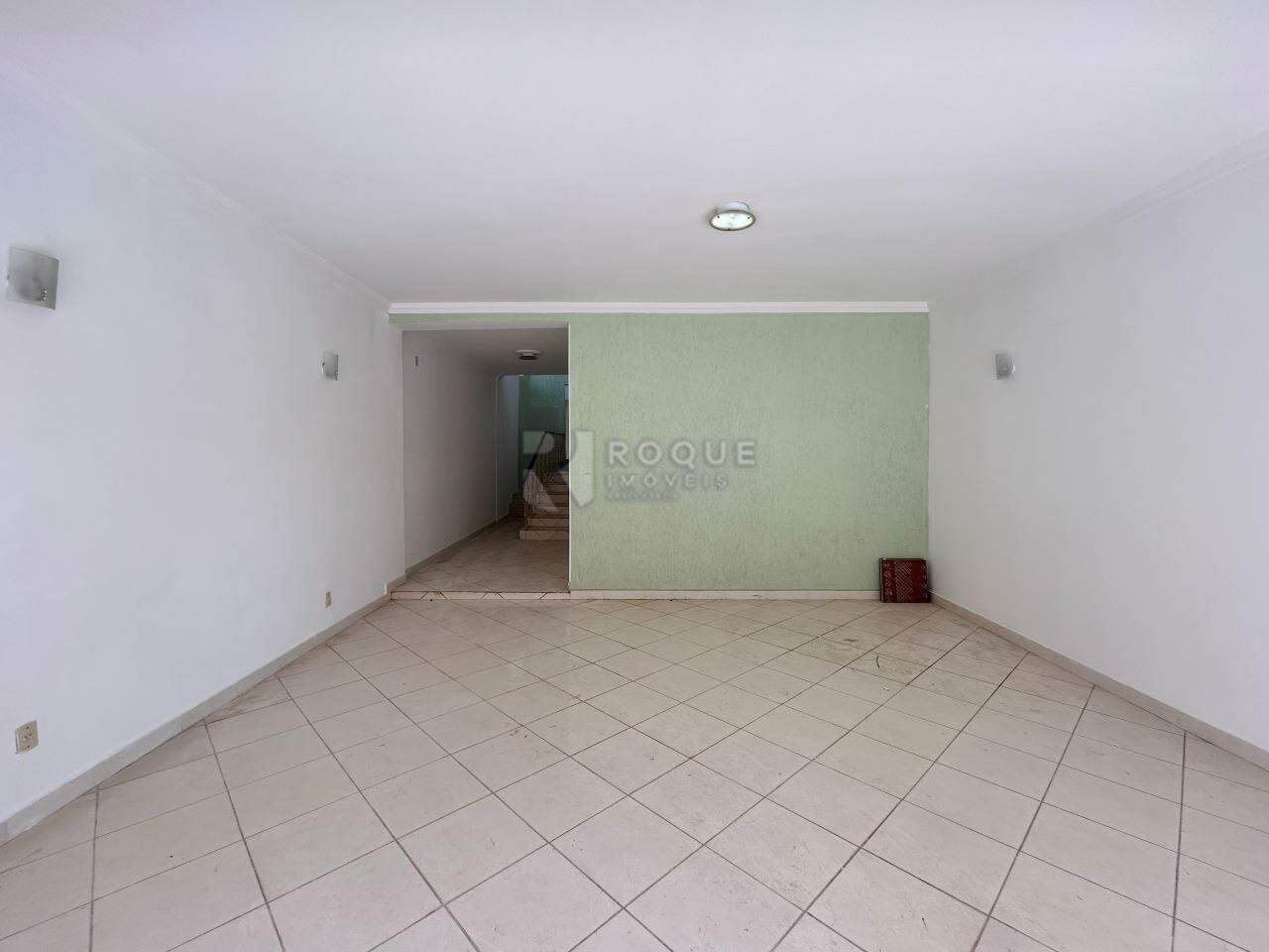 Casa Comercial para aluguel no bairro Jardim Glória: Garagem