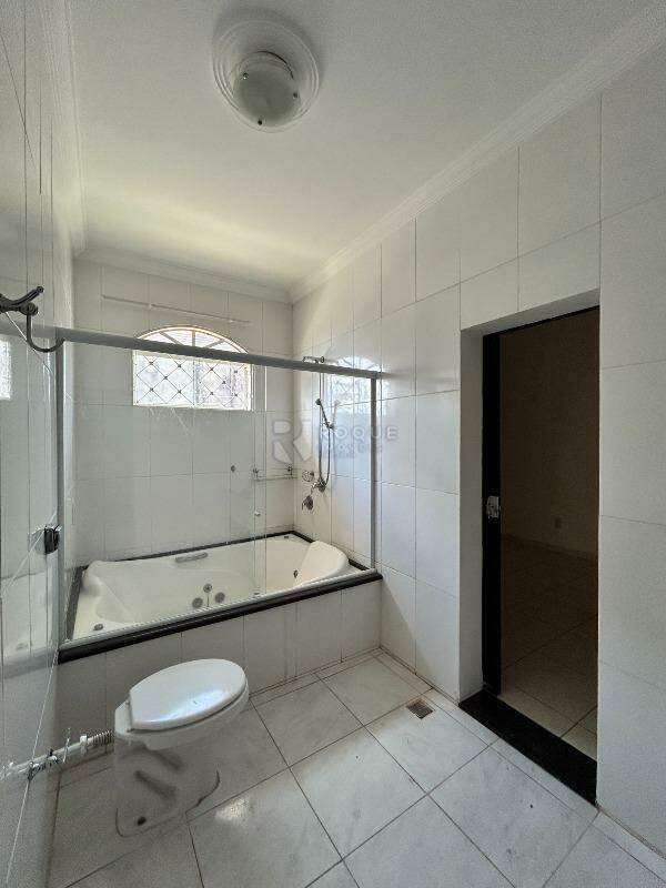 Casa Comercial para aluguel no bairro Jardim Glória: WC demi-suíte