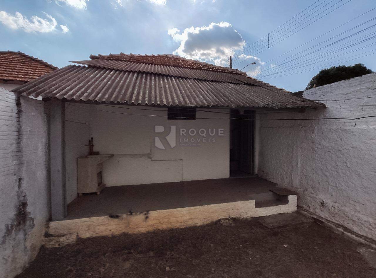 Casa Residencial para aluguel no bairro Vila Queiroz: Fundo 