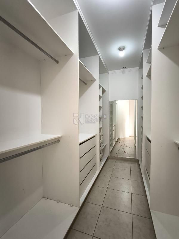 Casa em condomínio à venda no bairro Vila Santa Josefa: CLOSET SUÍTE MASTER