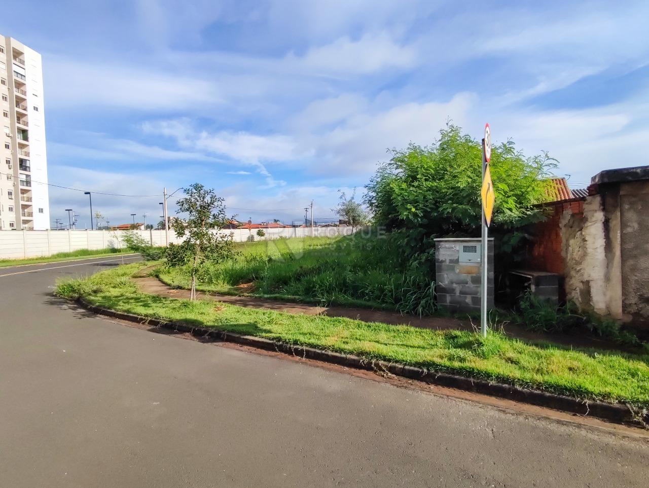 Terreno à venda no bairro Jardim do Lago: 
